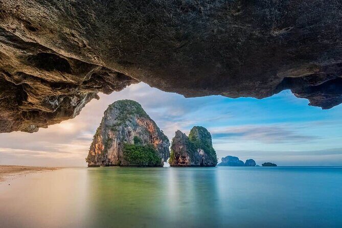Early bird Krabi to Phi Phi islands + 4 Islands by Speedboat - Ko Phi Phi Don: lunch time and a short taste of island life