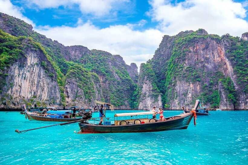 From Phi Phi islands: Phi Phi, Maya Area by longtail Boat - The sandwich and water part is more important than it sounds